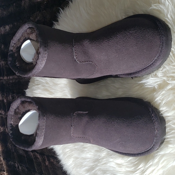 Aussie Merino Chocolate Brown Suede slip on Bootie K9 Nwot - Picture 2 of 12
